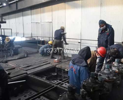 除塵布袋更換緊張施工中